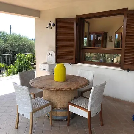 Leone Villa