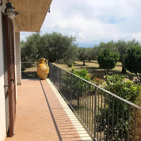 Leone Villa